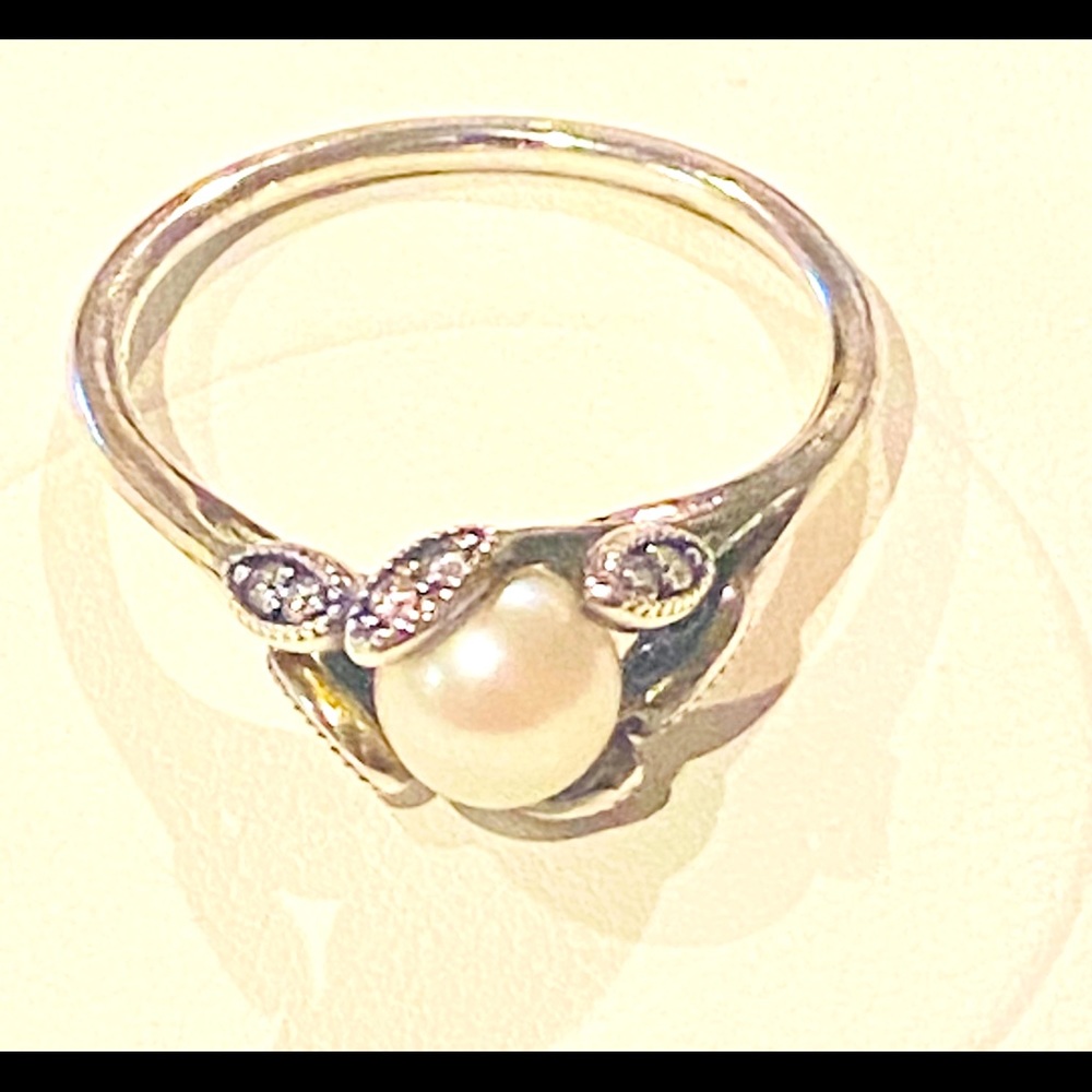 Pandora pearl ring